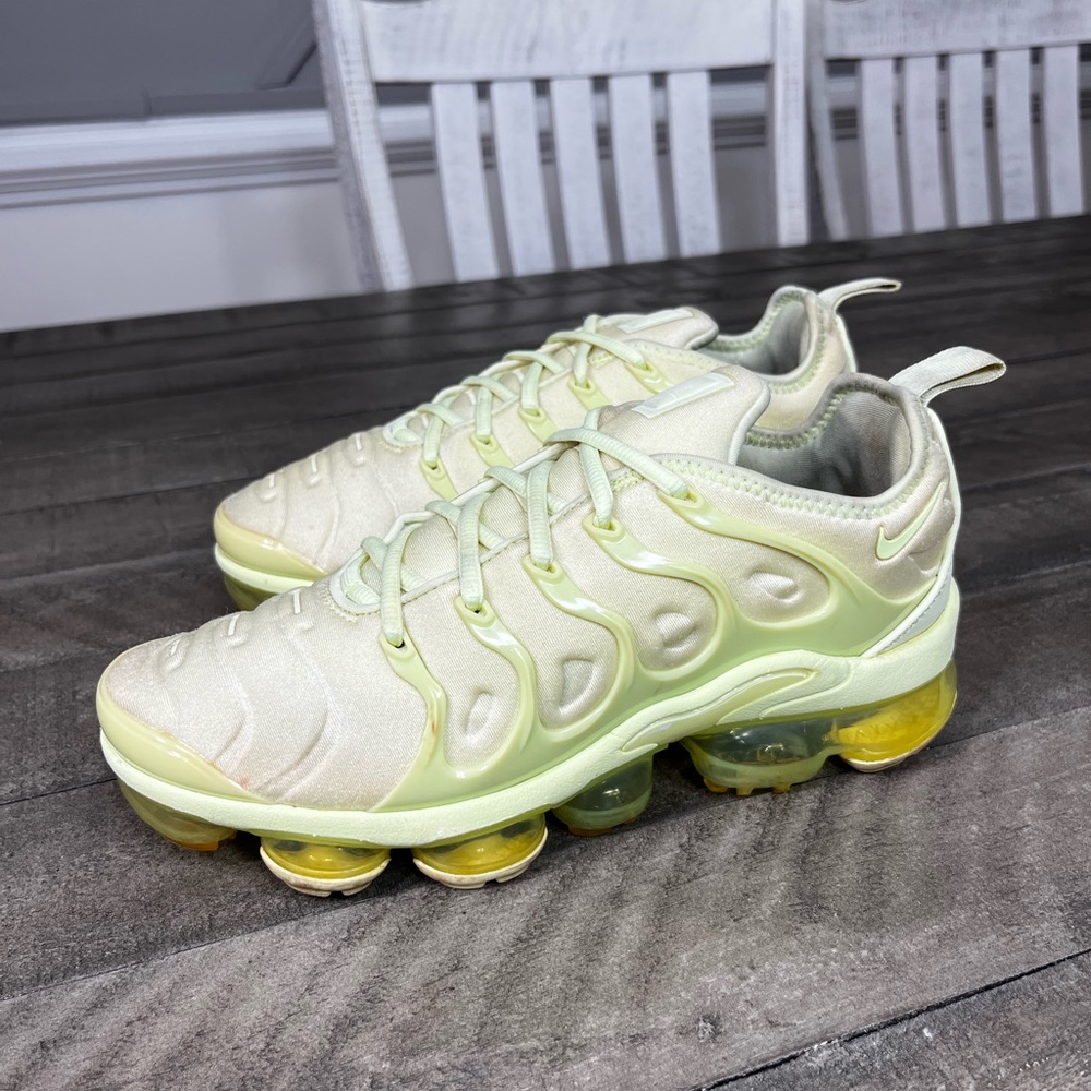 Nike Women's Athletic Shoes in Cream and Yellow